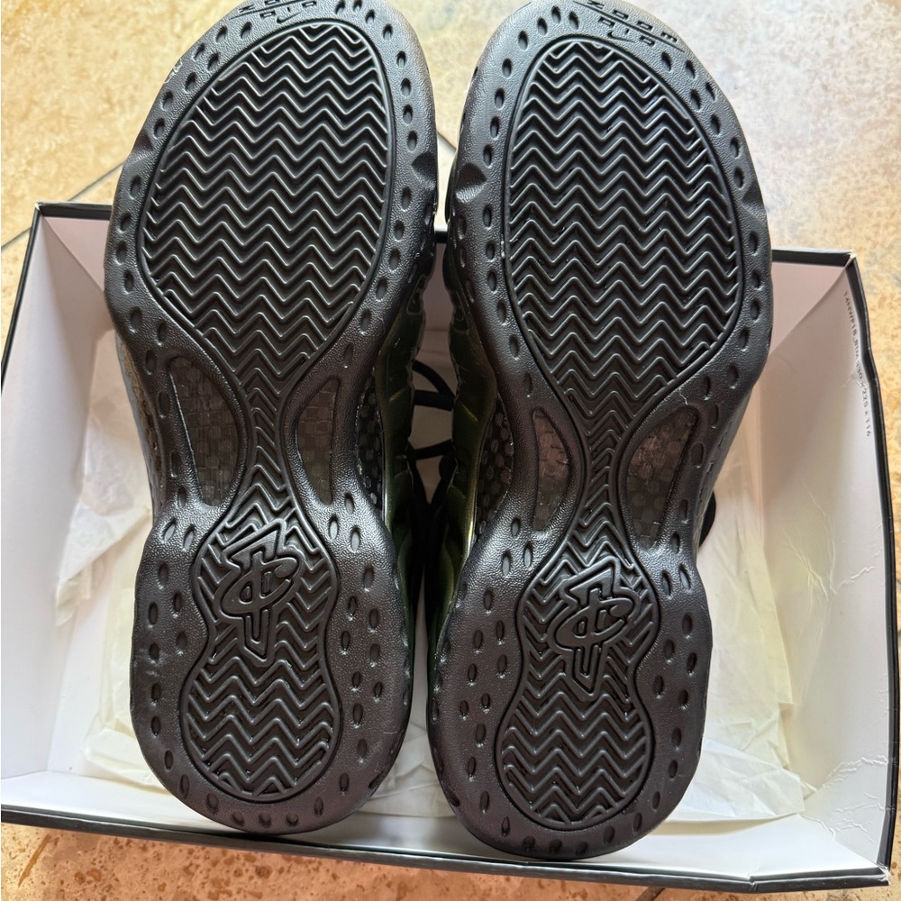 Men’s Nike Legion Green/Black Foamposite - Picture 5 of 7